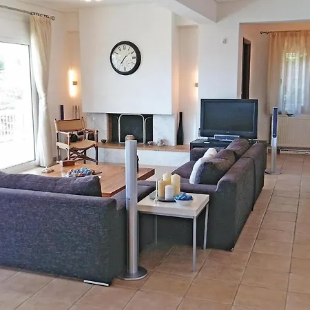 Beautiful In Theologos With Jacuzzi Holiday home *