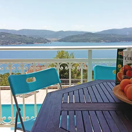 Holiday home Beautiful In Theologos With Jacuzzi