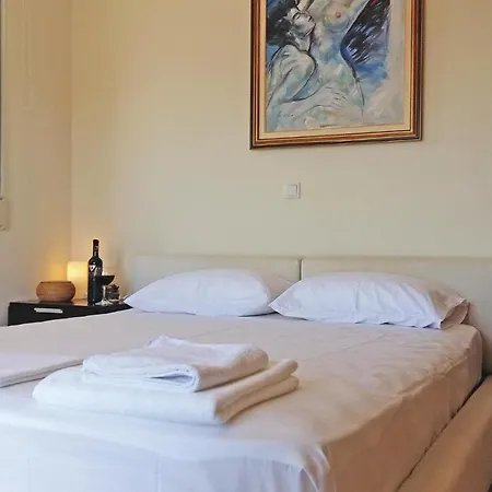 Holiday home Beautiful In Theologos With Jacuzzi *