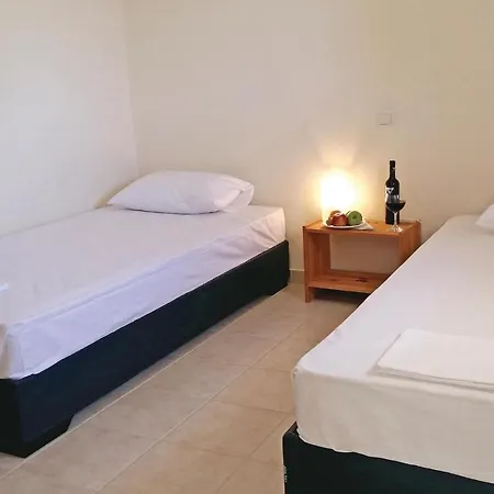 Holiday home Beautiful In Theologos With Jacuzzi