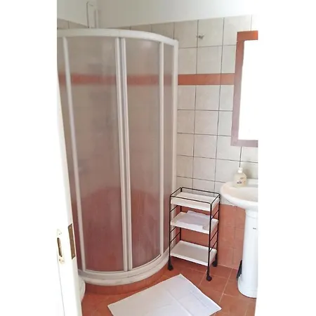 Holiday home Beautiful In Theologos With Jacuzzi